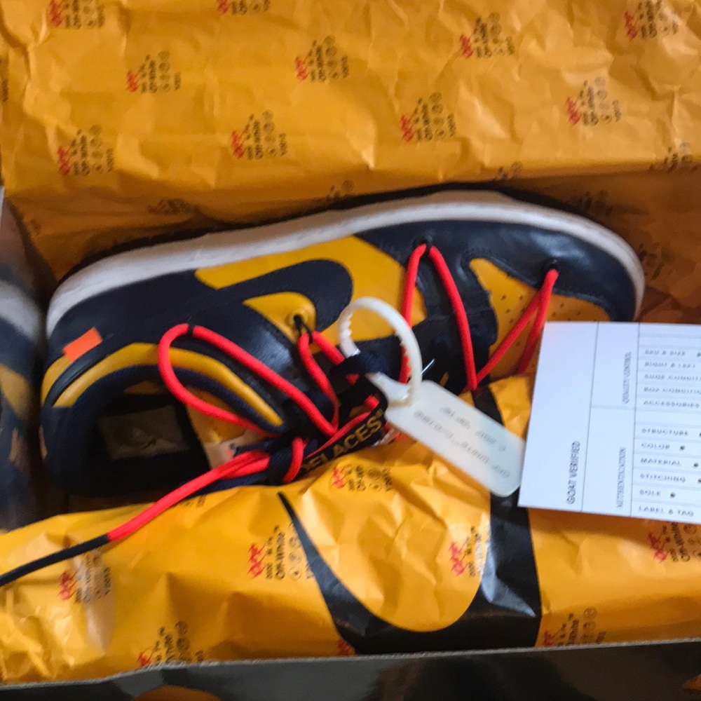Nike dunk low off white